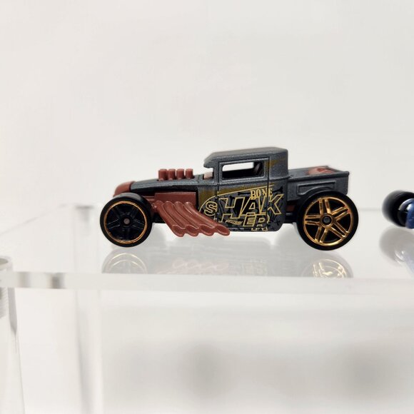 Lot of (9) Hot Wheels Diecast Cars 2000-2022 1/64 (b4) - Picture 3 of 11